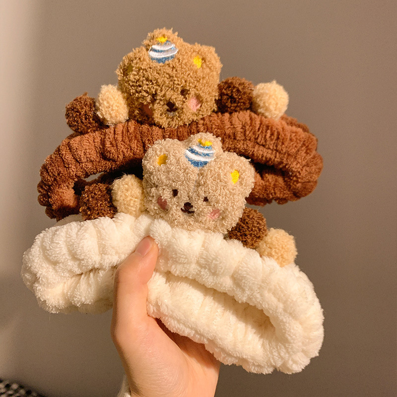 New cartoon coffee-colored cute bear hair band, plush face wash, makeup, mask application, spring and summer hair tie, women's hair band Application Scenario