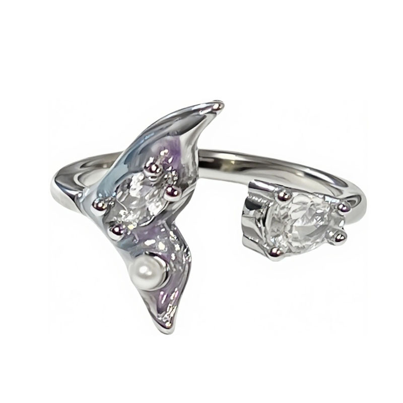 This simple and elegant ocean-style gradient fishtail pearl light luxury ring exudes a feminine charm and individuality. It is a fashionable butterfly index finger ring Item Picture