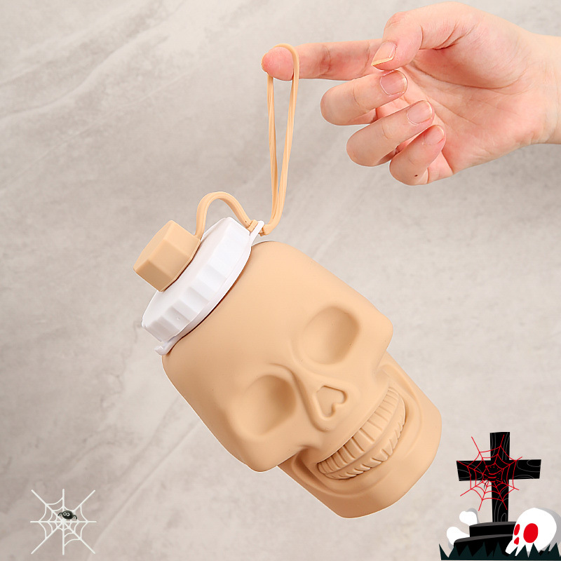 Manufacturer's cross-border Halloween skull creative silicone folding cup, popular toy, sports water bottle, portable cup Application Scenario