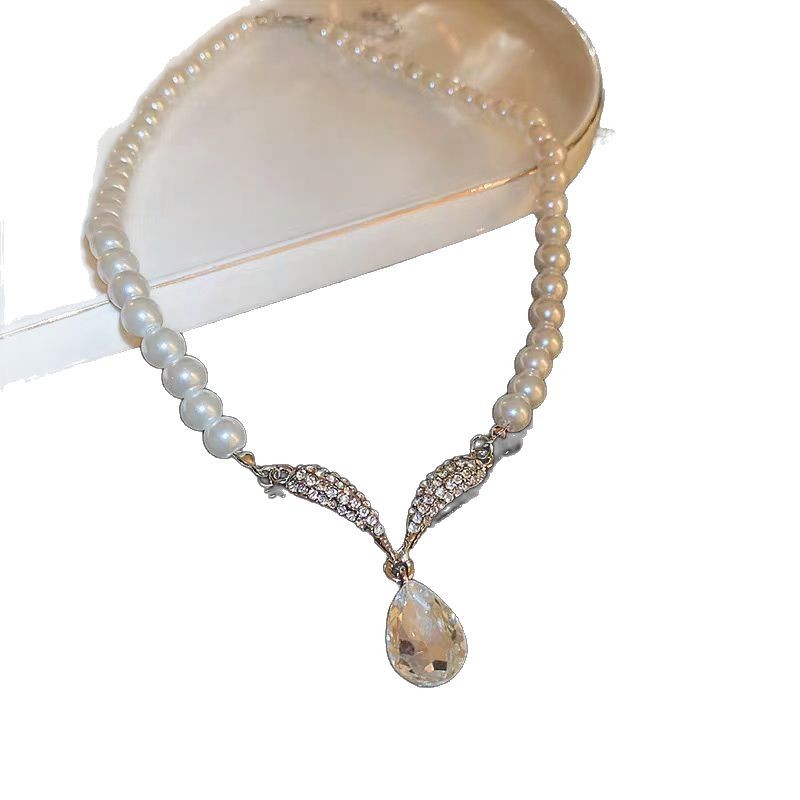 Pearl necklace, neckchain, earrings set, light luxury, niche and high-end feel, collarbone chain, 2025 new style evening dress accessories for women Item Picture