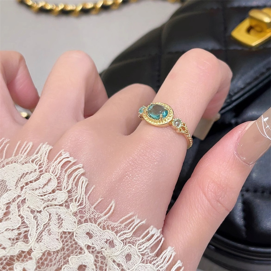 Japanese-style sky blue gemstone ring, a retro, niche, exquisite and high-end ring for women, simple and elegant, versatile index finger ring Application Scenario