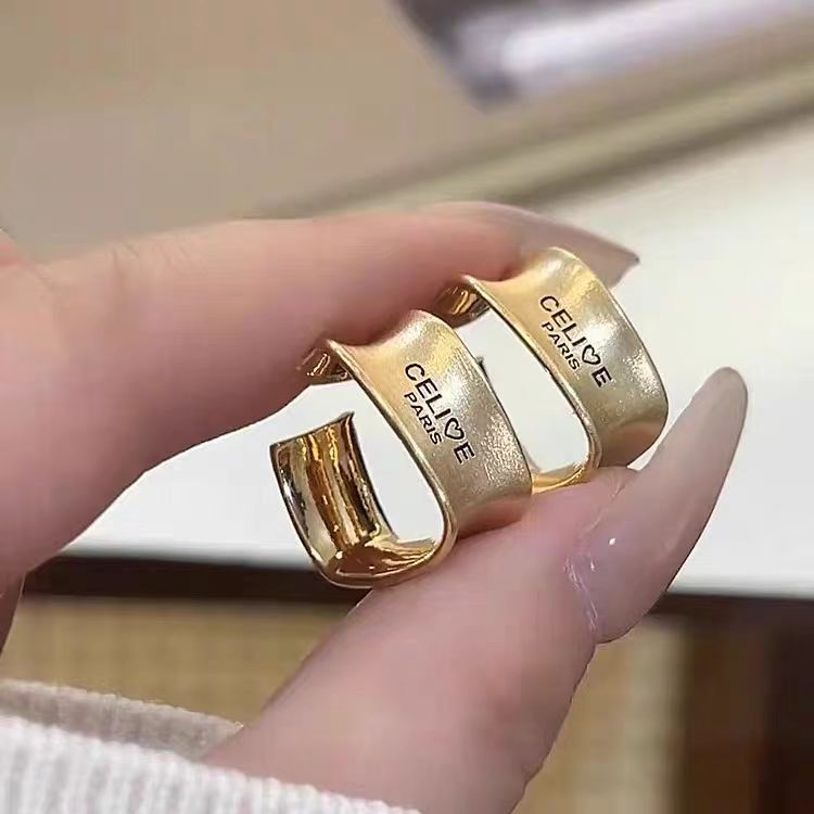 French retro golden letter diamond-shaped stud earrings 925, simple and niche irregular earrings, ear rings and earrings Application Scenario