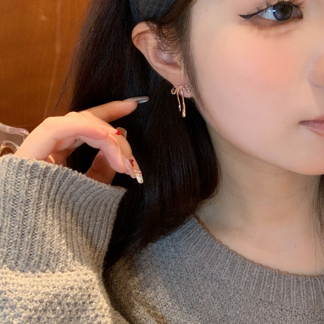 Cold bow ribbon earrings for women, simple, exquisite and cold style. Silver stud earrings, fashionable and versatile, elegant earrings details Picture