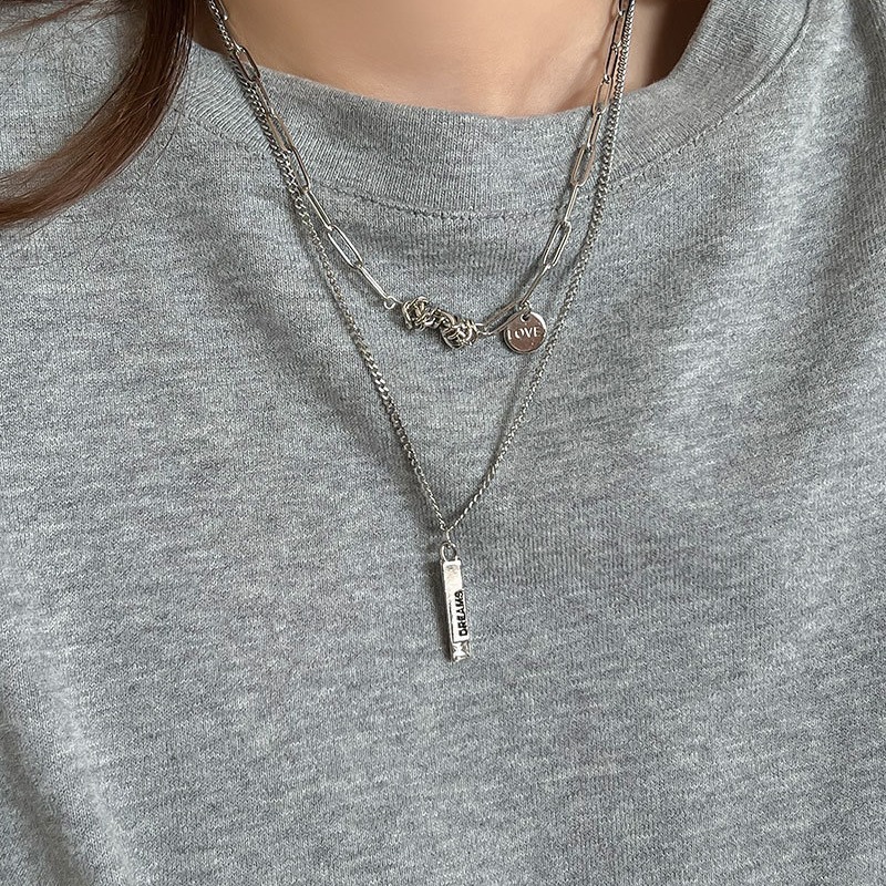 The design sense of double-layer layered wearing of a niche necklace gives a unique hip-hop sweater chain for women and a silver metal hoodie chain for men full figure