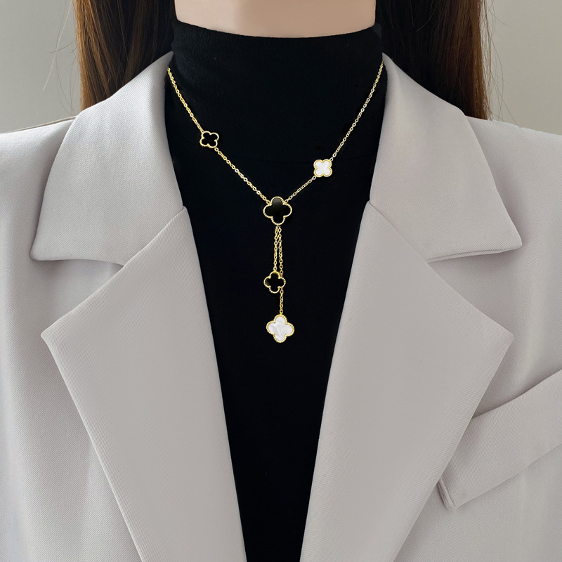 【 All-titanium Steel 】 Fringed four-leaf flower minimalist style furnace real gold necklace, female Instagram influencer collarbone chain accessory details Picture