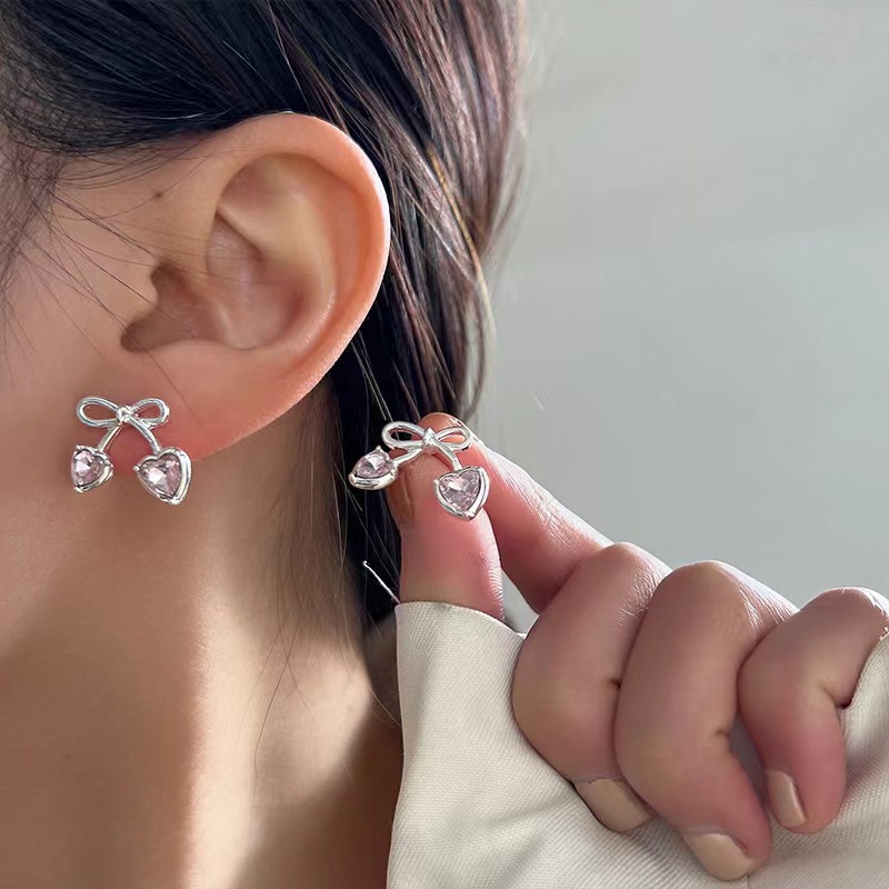 The 2025 new pink zircon heart-shaped bow stud earrings are a light luxury, high-end, versatile and niche design accessory for women full figure