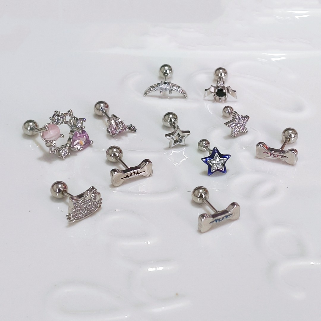 Sweet and cool pink heart-shaped zircon ear stud, glittering with diamonds, small star-shaped cat ear stud, niche cochlear stud earrings full figure