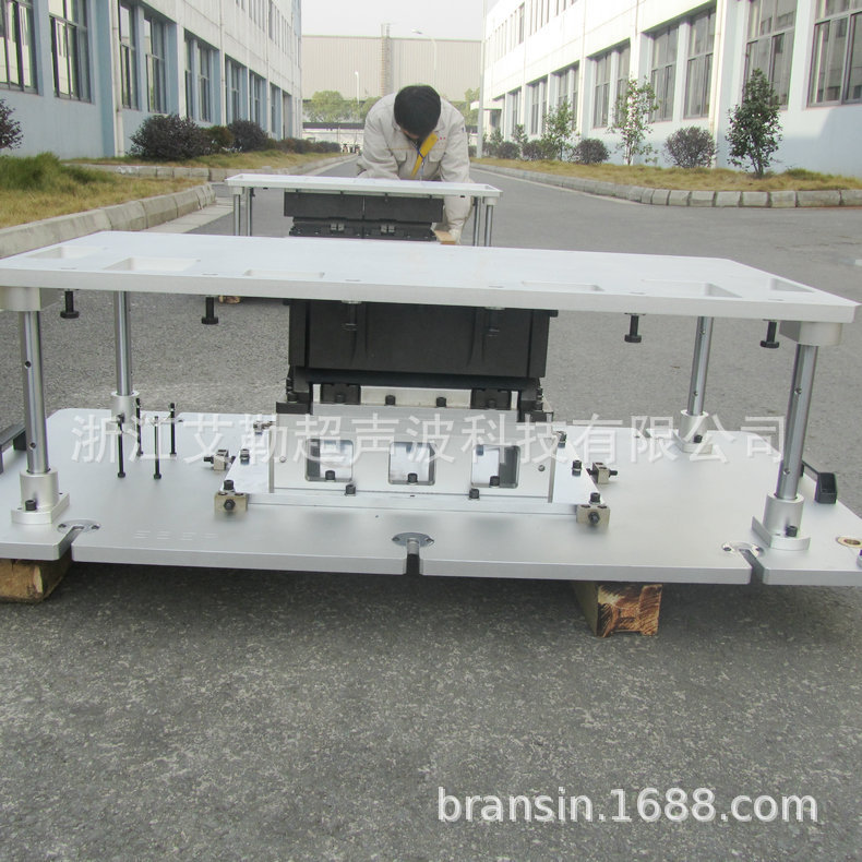 Factory direct sales of vibration friction welding molds for automotive dashboard air ducts. Welcome to order Specification drawing