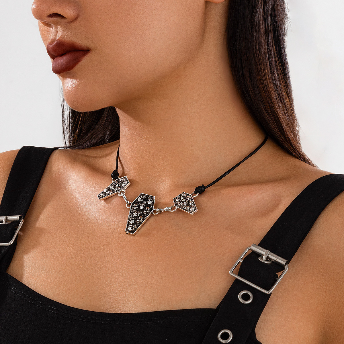European and American cross-border accessories, personalized skull coffin leather wax thread necklace, hip-hop style irregular alloy collarbone chain full figure