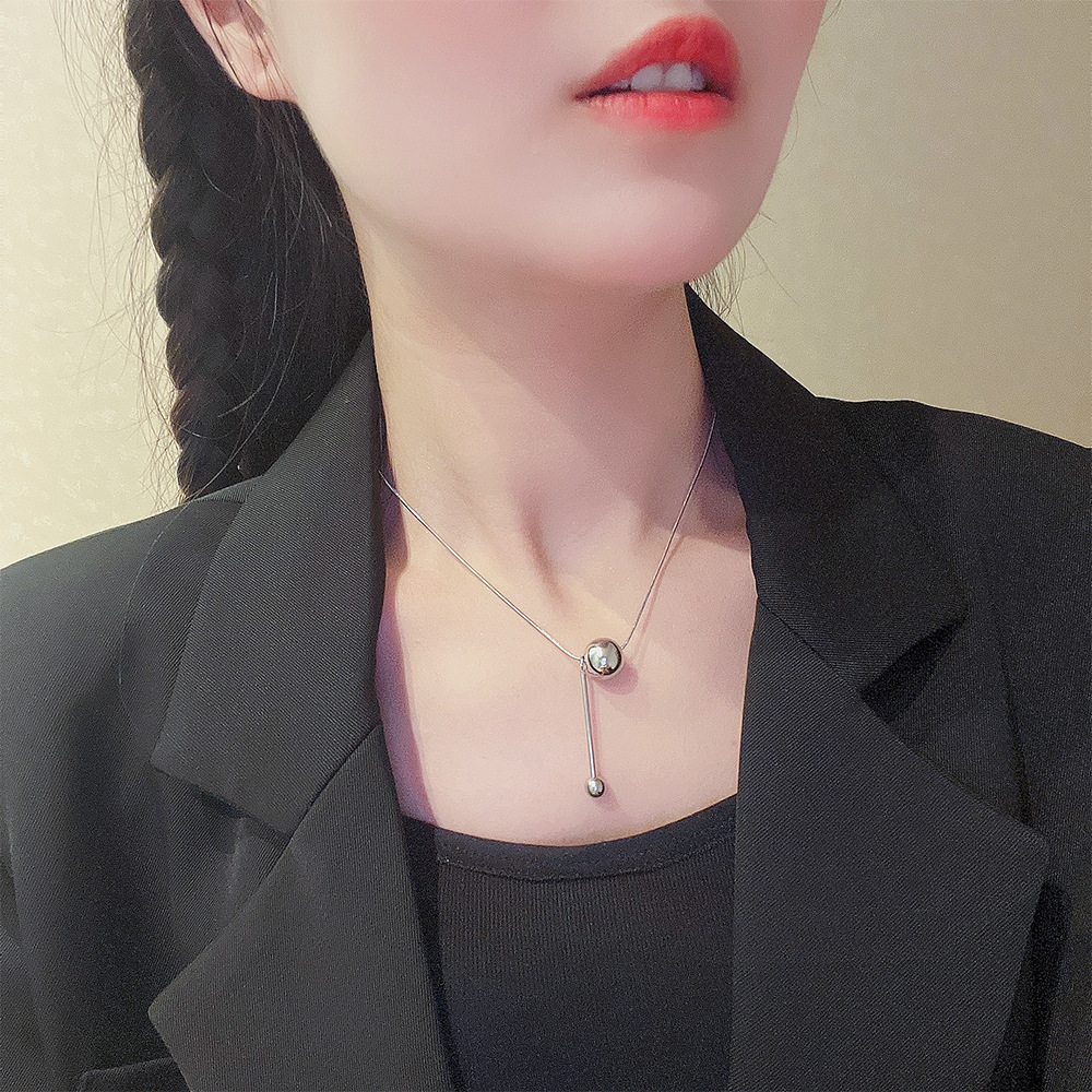 Titanium steel necklace, versatile for women, hot girl, metal round ball, cold style collarbone chain, niche design, high-end style, ins accessories details Picture