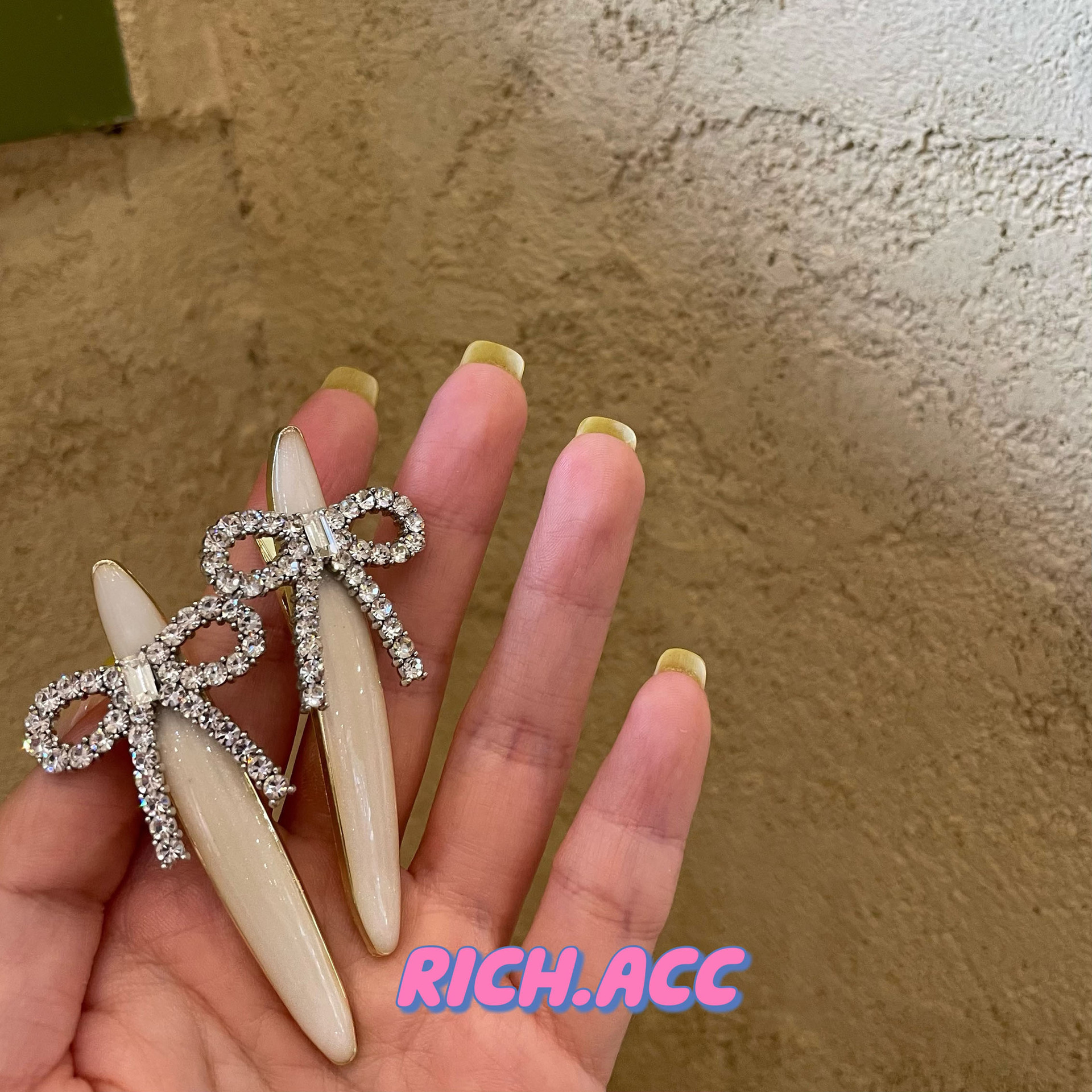 Han Yuan Light Luxury water diamond bow hair clip, high-end and exquisite hair clip, elegant little fragrance style, girl's short hair edge clip full figure