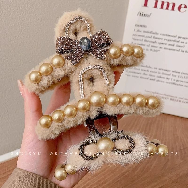 High-end and exquisite fur clip for women, 2024 new style hair clip, shark clip on the back of the head, autumn and winter fur hair clip headwear full figure