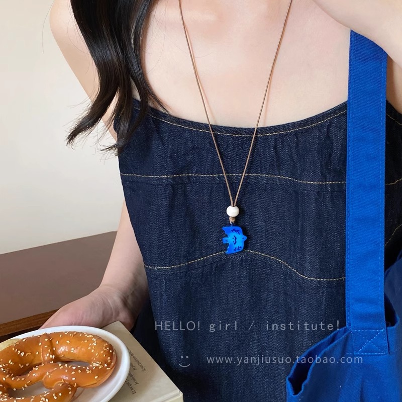 Simple and fashionable gradient swallow pendant necklace for women 2025 new design, a niche long sweater chain accessory full figure