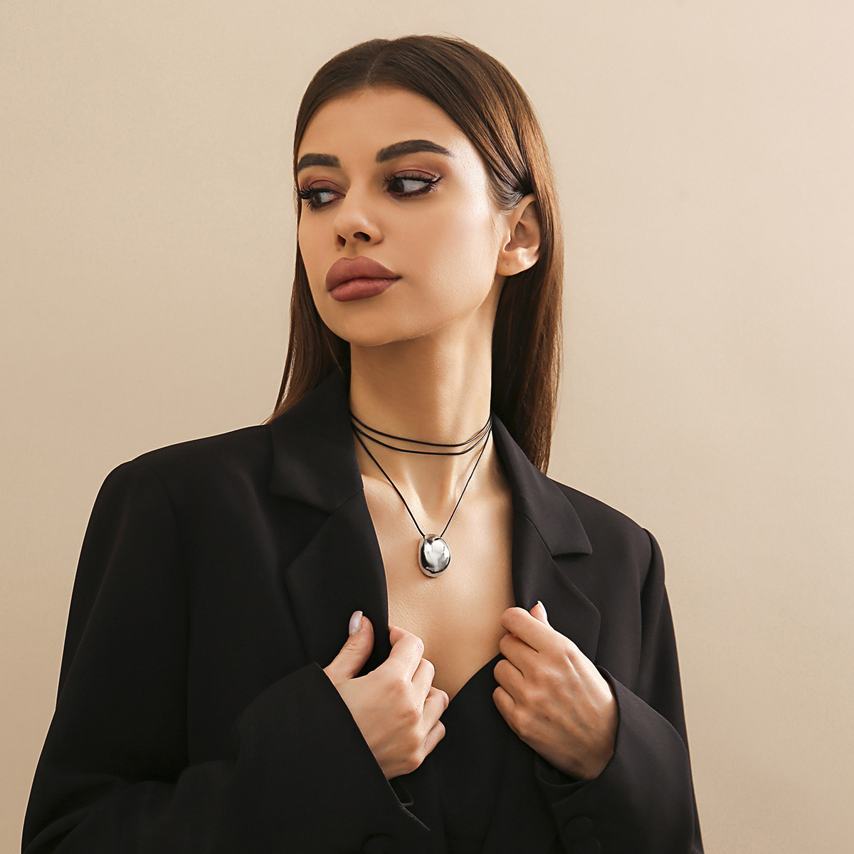 European and American style exaggerated geometric egg surface choker women's versatile pull-out wax thread necklace, sweet and cool design sense collar accessory details Picture