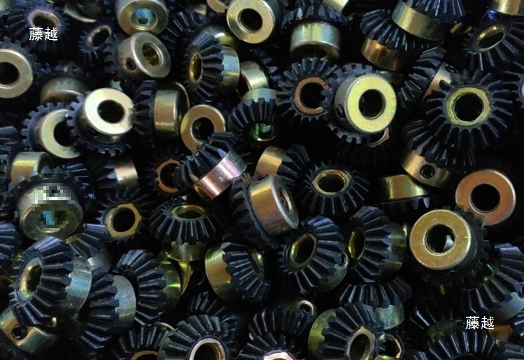 Free shipping of nylon bevel gears, 1.25-mold proportional vertical 90-degree steering model car differential helical gears Item Picture