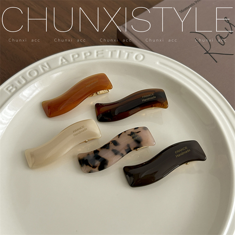 The same design sense wavy hair clip as the Instagram blogger, versatile bangs clip, thickened acetate hair clip edge clip, hair accessory for women details Picture