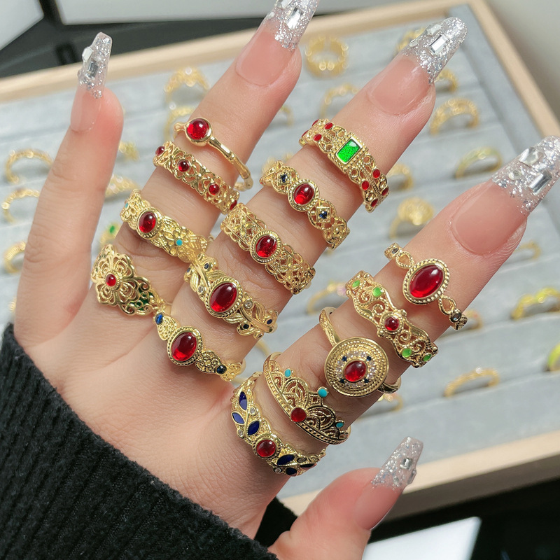 This retro court-style flower ring is fashionable and individual. The opening can be adjusted. It is a niche design and elegant ring Specification drawing