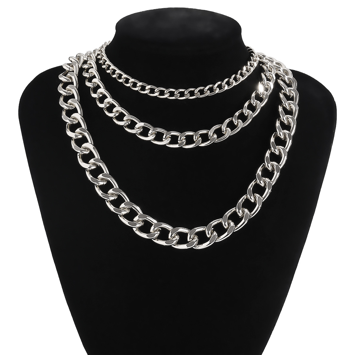 European and American cross-border jewelry autumn creative new aluminum chain set necklace, exaggerated and trendy women's set necklace Application Scenario