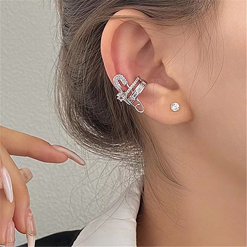 Diamond-encrusted star brooch, no ear piercings, ear clips, trendy, light luxury, and niche design for men, ear bone clips for summer women full figure