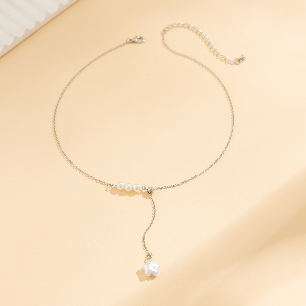 European and American cross-border jewelry cold style design pull-out necklace necklace five-pointed star pearl tassel chain Application Scenario