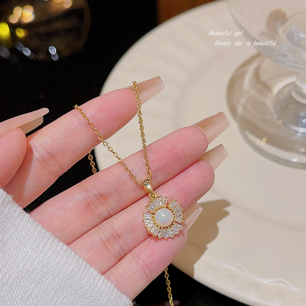 A new exquisite Korean necklace, light luxury, niche and versatile titanium steel collarbone chain, super dazzling petal zircon necklace for women details Picture