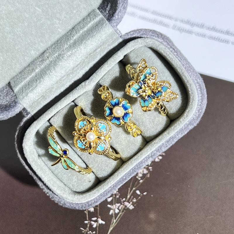 Ancient-style hollowed-out gradient enamel butterfly and dragonfly niche ring for women, with a cold and unique style, retro flower fashion ring Specification drawing