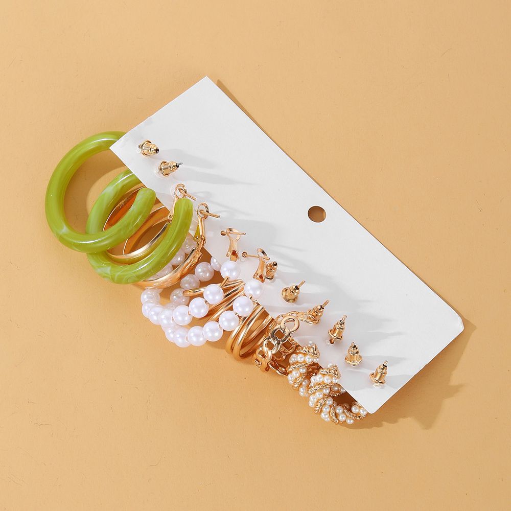 Cross-border best-selling metal C-shaped earrings geometric Earringset 5-piece retro pearl earrings Earringset Application Scenario
