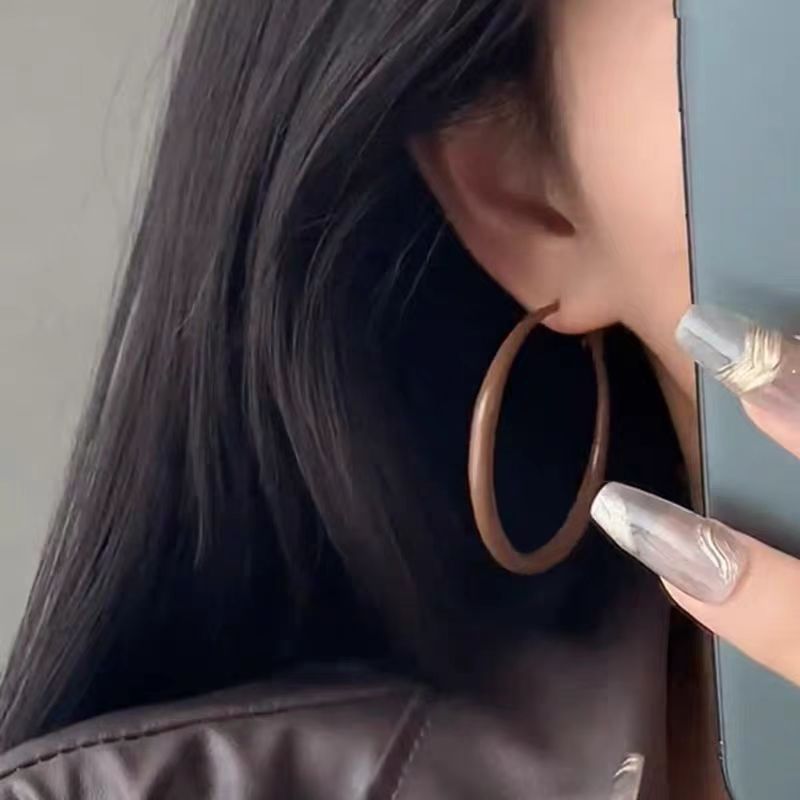 Maillard Circle Earrings 2025 New bestseller, niche design, high-end and exaggerated earrings for autumn and winter atmosphere Application Scenario