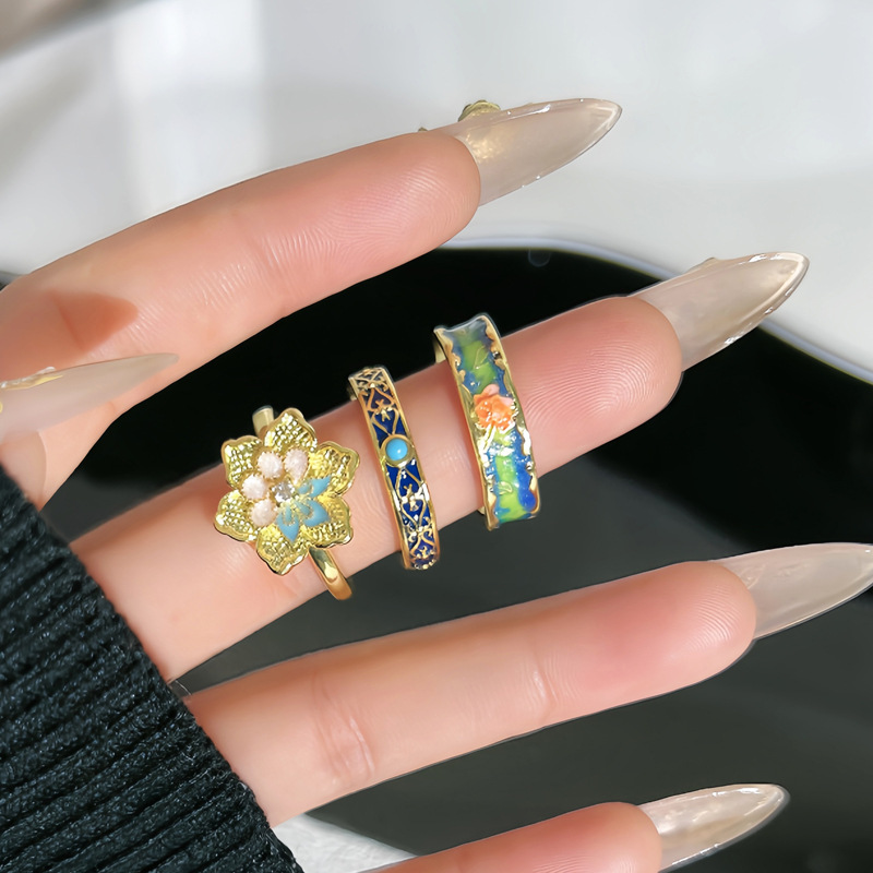 New Chinese-style retro flower enamel gradient color fashion ring, feminine, light luxury, high-end, sweet and cool index finger ring details Picture