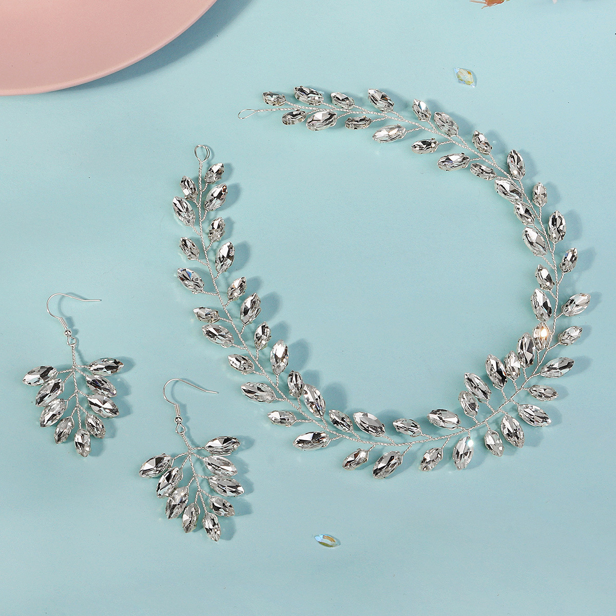 European and American cross-border bride water diamond hair band, earrings, accessories, forest-style wedding dress, hair accessories, earrings, handcrafted crystal hair chain set Application Scenario
