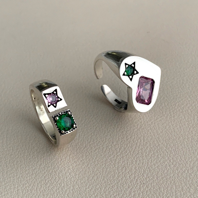 A zircon open-top star-shaped heart ring from Dongdaemun, South Korea, is designed in a cold and unique style for women, with a touch of light luxury Application Scenario