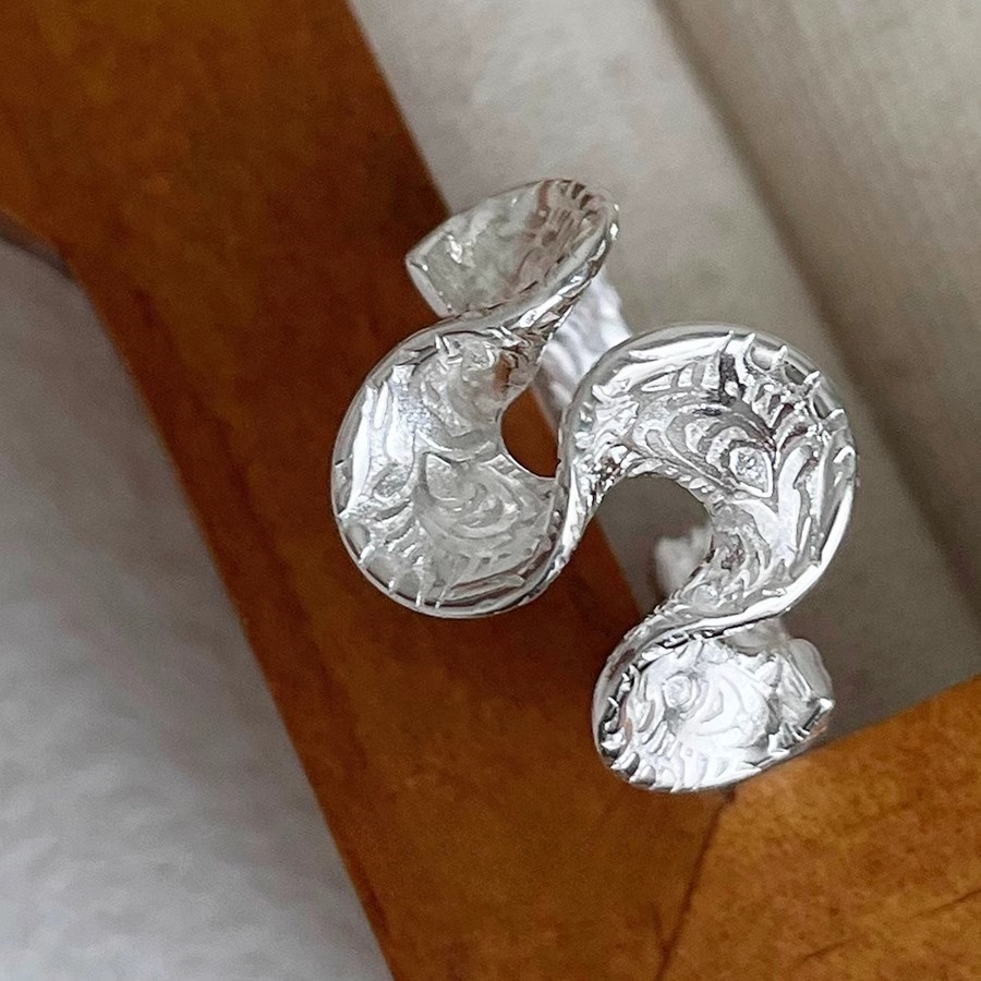 Tang Dynasty grass pattern wave-rolled ring for women, 925 silver, ins style, niche design, high-end feel, light luxury, versatile index finger ring Item Picture