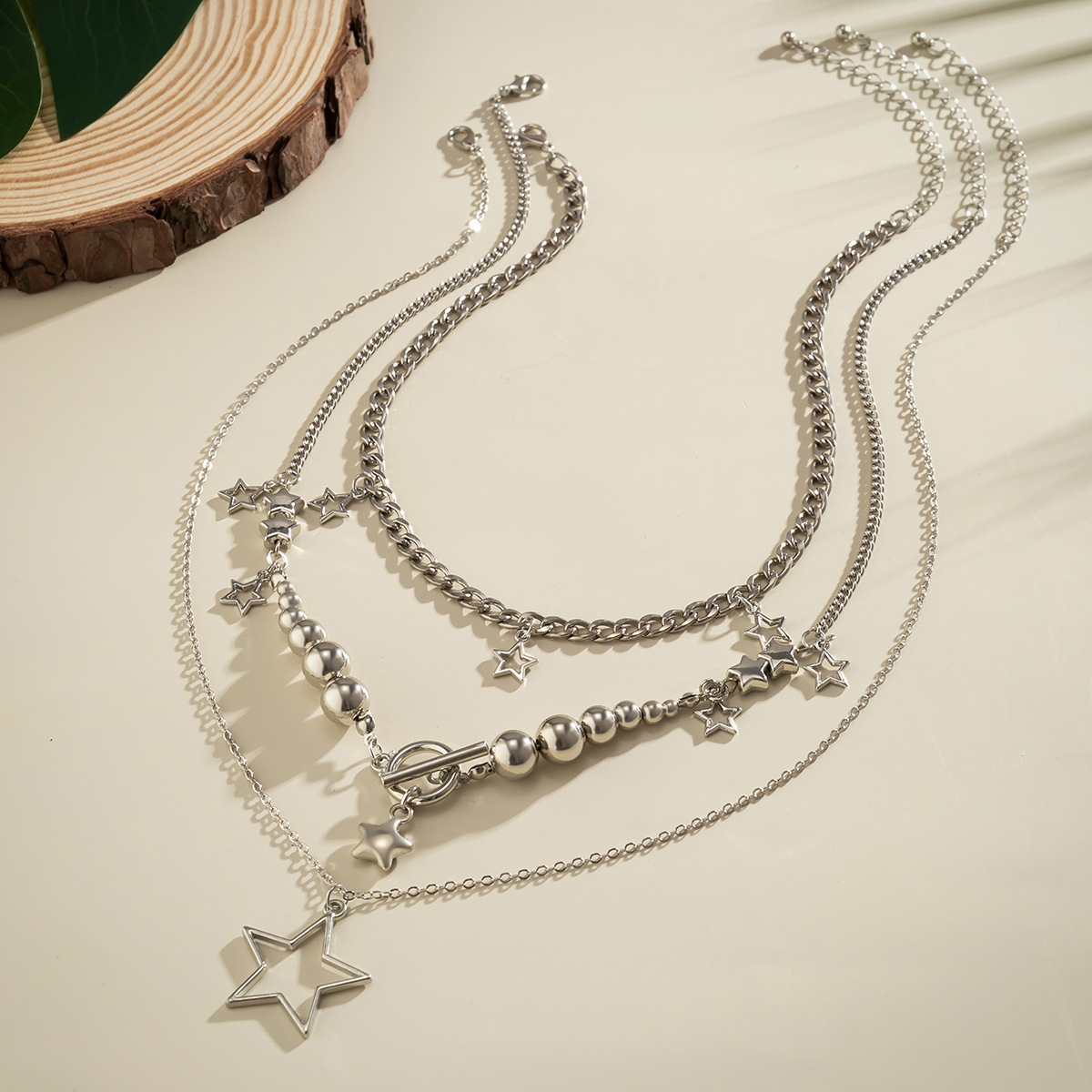 European and American cross-border accessories, spicy girl style, small star-shaped tassel set necklace, female hip-hop round bead cold necklace Application Scenario