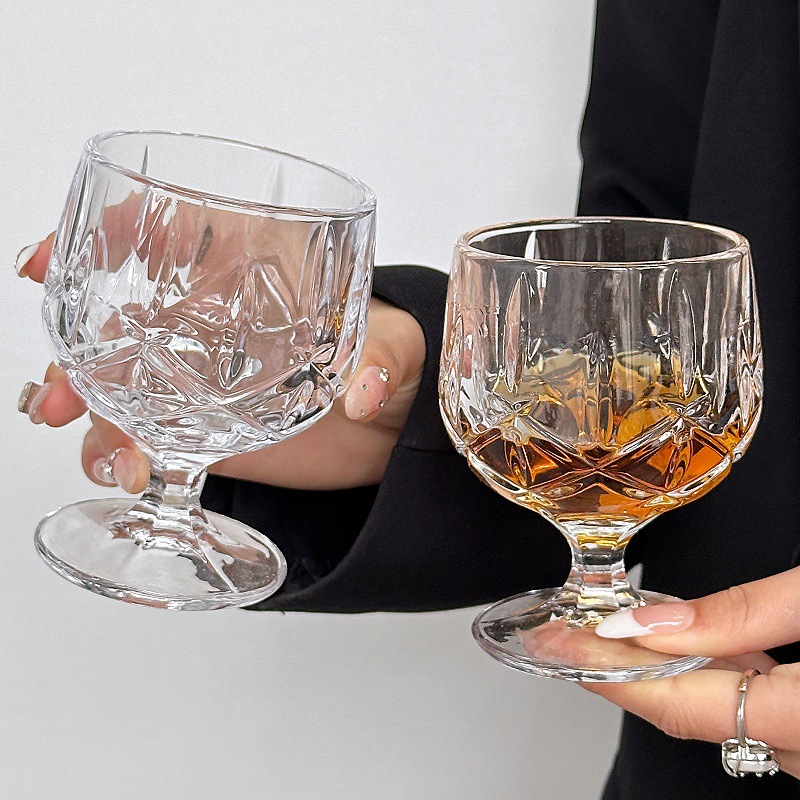 Glass whisky glasses, dwarf wine glasses, light luxury brandy beer glasses, wine glasses, red wine glass glasses full figure