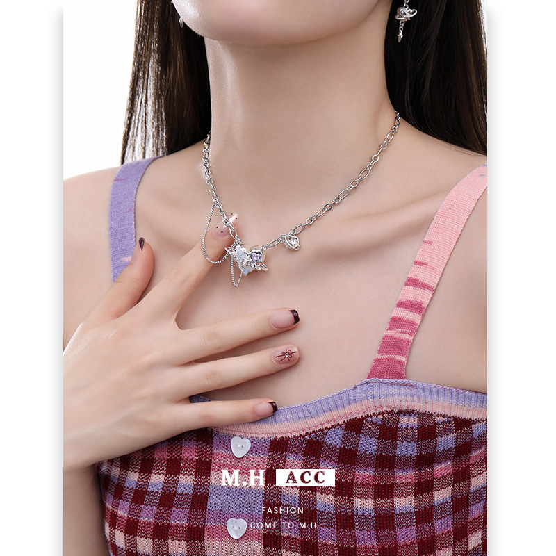 Blue gradient heart-shaped necklace that doesn't fade, a high-end women's summer collarbone chain, an original style, fresh and exquisite necklace full figure