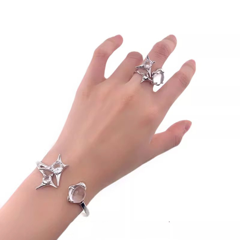 High-end moonstone starlight sparkling diamond open ring bracelet, a niche design for women, with a unique style and fashionable charm. Trendy bracelet details Picture