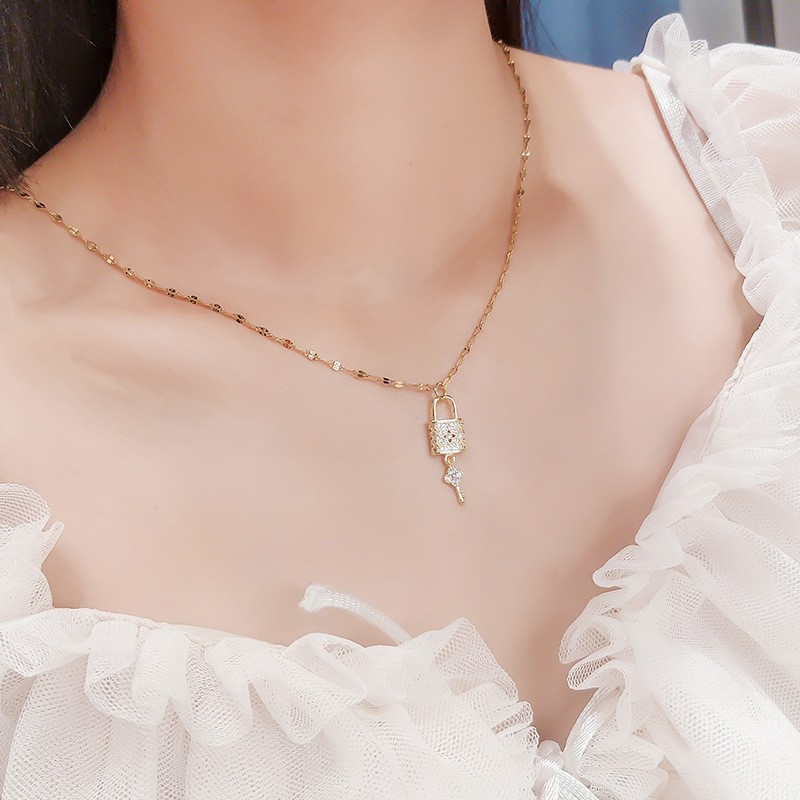 Titanium steel non-fading necklace, women's niche light luxury, niche design sense pendant, Instagram trendy Internet celebrity key lock collarbone chain Application Scenario