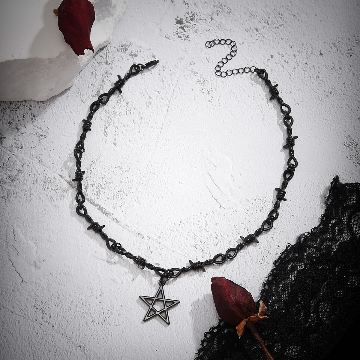European and American cross-border jewelry, five-pointed star-shaped collarbone necklace for girls, a niche thorny personality, sweet and cool, versatile necklace Application Scenario