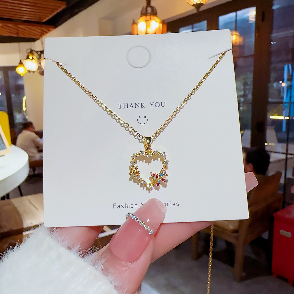 Titanium steel necklace, little champs-style heart-shaped flower collarbone chain, French court elegance, summer fresh and light forest-themed necklace Application Scenario