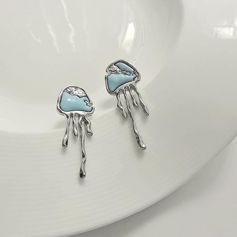 The new s925 asymmetrical jellyfish stud earrings from Japan and South Korea are a versatile and niche design with a cool style details Picture