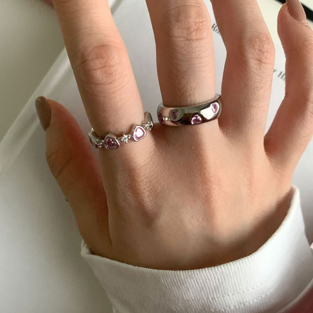 Pink heart-shaped zircon ring, a fashionable index finger ring with a sweet and cool style for women, is unique and versatile. It features a niche design and a high-end feel Application Scenario