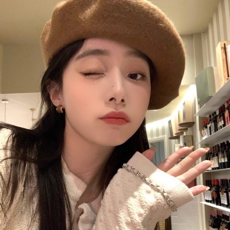 Autumn and winter Maillard color series ~ Stylish and versatile, high-end stud earrings, trendy and niche design retro earrings for women on Instagram details Picture