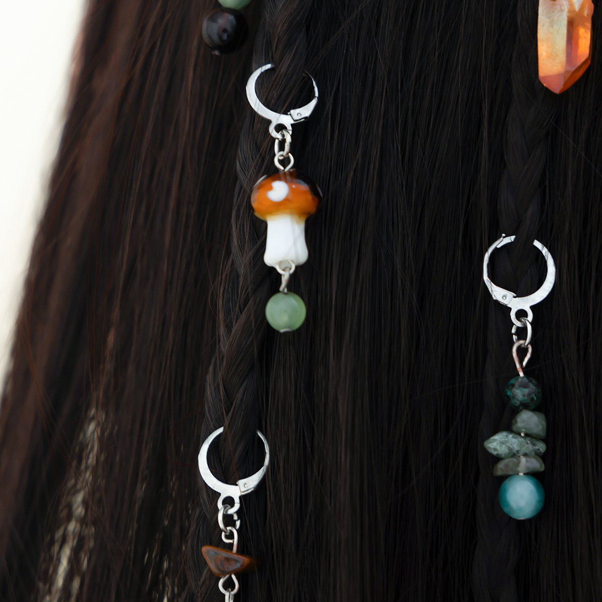 The new cross-border hair chain with ethnic style and diverse short headwear will be a bestseller in 2025. It is a high-end tassel butterfly braided hair accessory Specification drawing