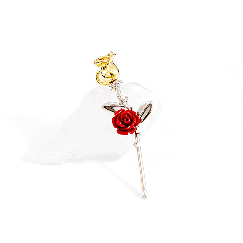 European and American retro metal three-dimensional rose brooch, suit cardigan, overcoat, niche pin, simple and elegant accessory details Picture