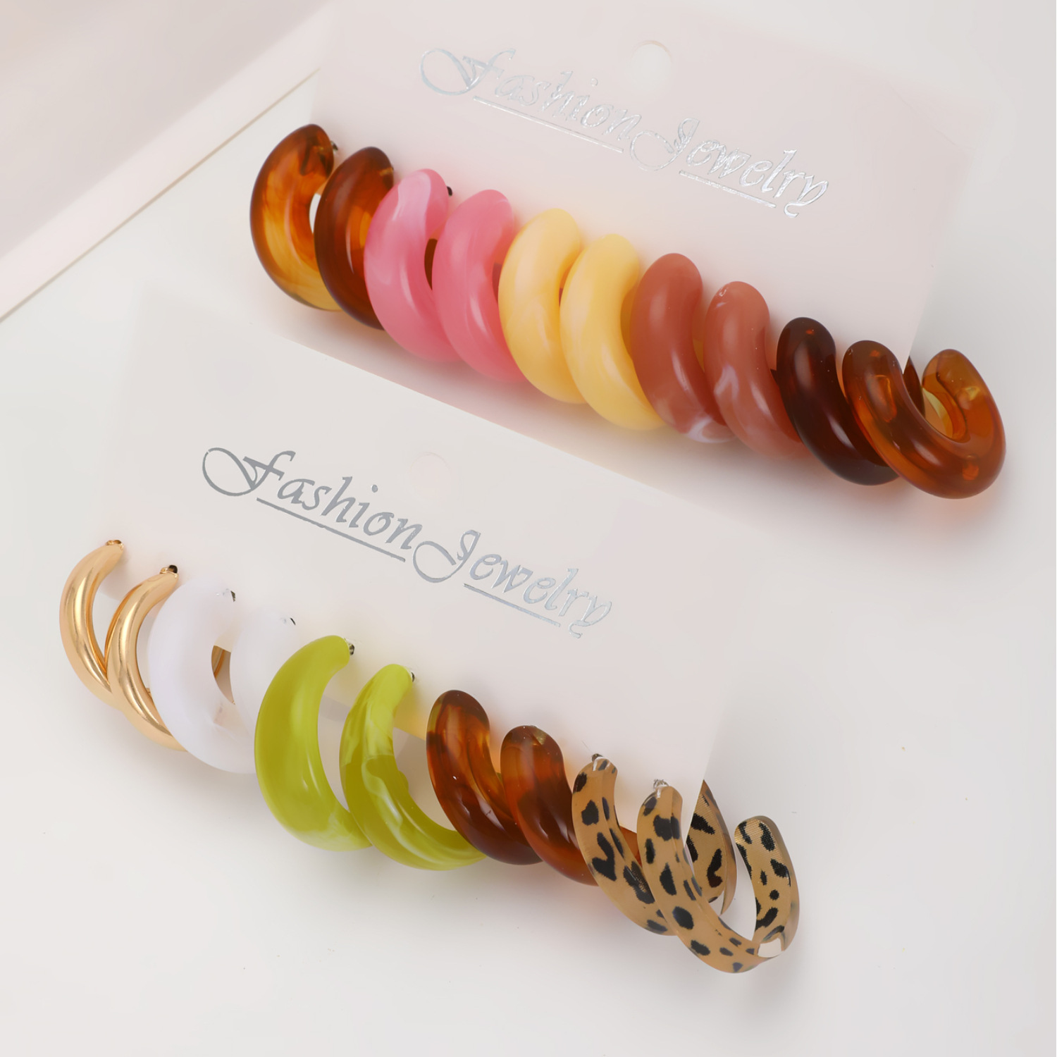 European and American exaggerated leopard print iridescent acrylic earring set, high-end C-ring versatile earrings, Korean-style fashionable earrings Application Scenario