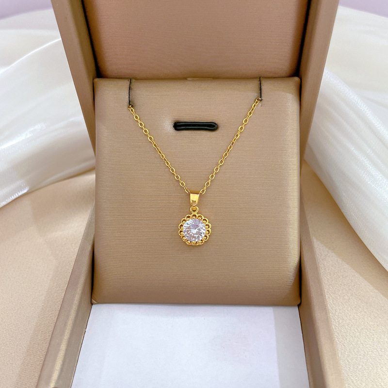 【 Titanium Steel 】 Light luxury, genuine gold, luxurious, hollowed-out zircon necklace, versatile collarbone chain for female Internet celebrities, titanium steel chain full figure
