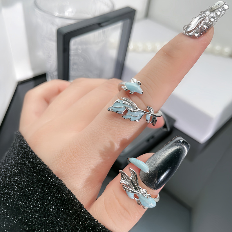 Unique irregular fish-shaped drop enamel open ring, a gender-neutral and niche couple ring for women on Instagram details Picture