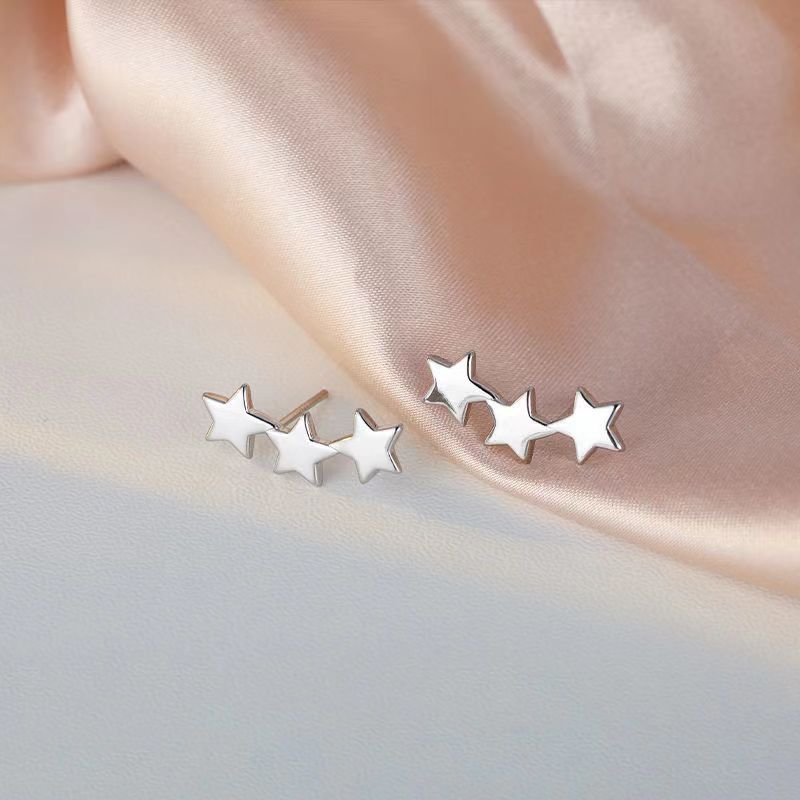 Fengfeng's same style five-pointed star stud earrings for women, simple and versatile, elegant and fashionable earrings, niche design sense star earrings details Picture