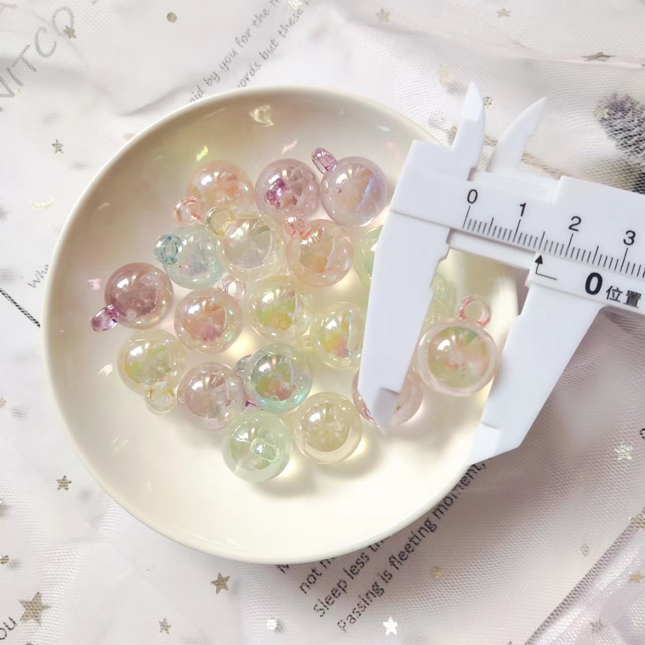 Luminous acrylic U beads with a bright 16mm round bead hanging hole, handcrafted DIY hair rope, rubber band, car hanging accessory Application Scenario