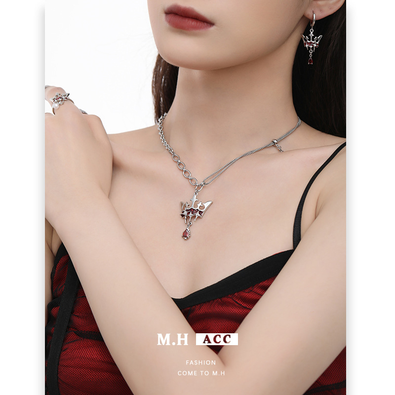 A high-end crown necklace with a retro design sense, a new versatile sweater chain, a women's high-end, light luxury, original and niche accessory details Picture